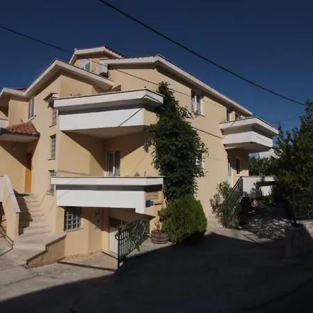 Gogi Apartament *