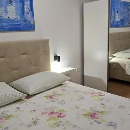 Gogi Apartament *